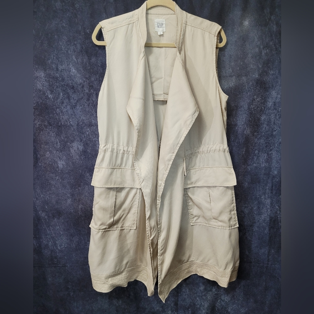 ✨️3/$25✨️ GAP Women's Beige Sleeveless Longline Vest With Pockets
